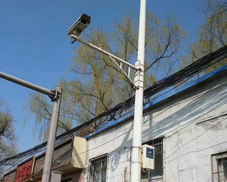 鑫雨杭電器設(shè)備公司：山西道路監(jiān)控桿的使用要點(diǎn)有哪些？