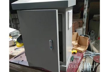 用戶在對太原網(wǎng)絡(luò)機(jī)柜的選購時應(yīng)該考慮哪些因素呢？鑫雨杭電器公司